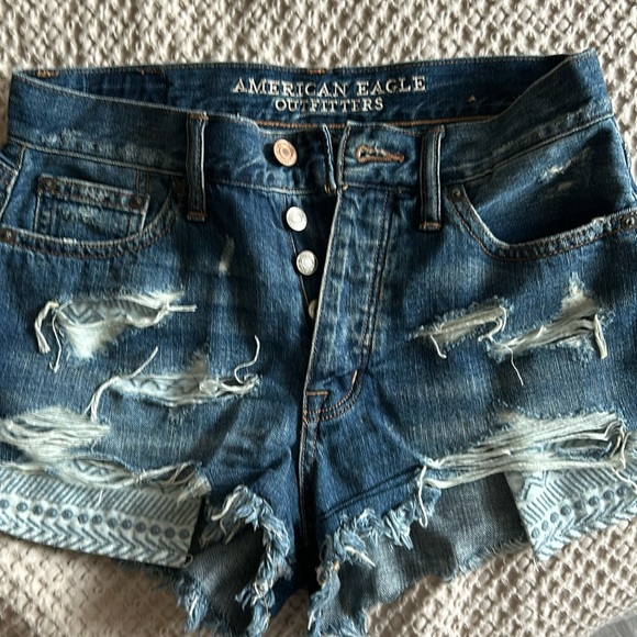 American Eagle dark blue denim distressed shorts, embroidered pocket, size 0 - Picture 1 of 3